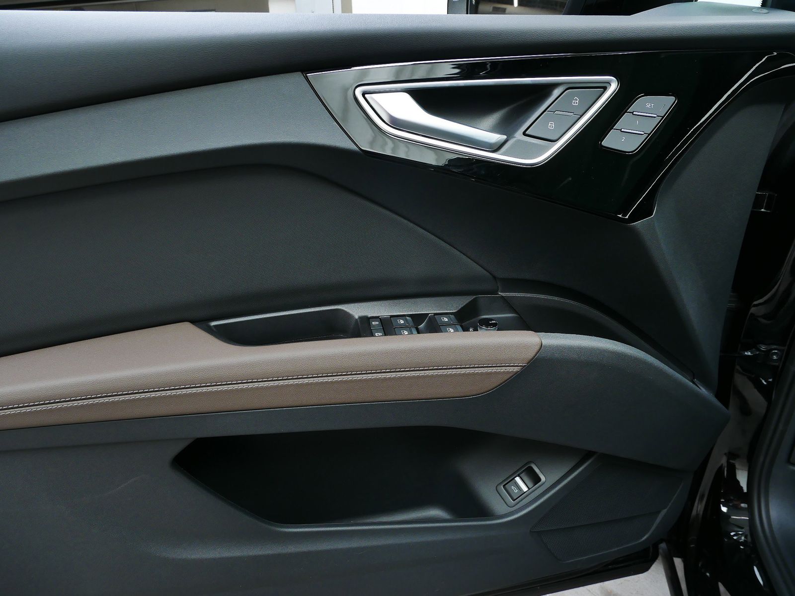 Thumbnail: 2025 Audi Q4 e-tron - 10