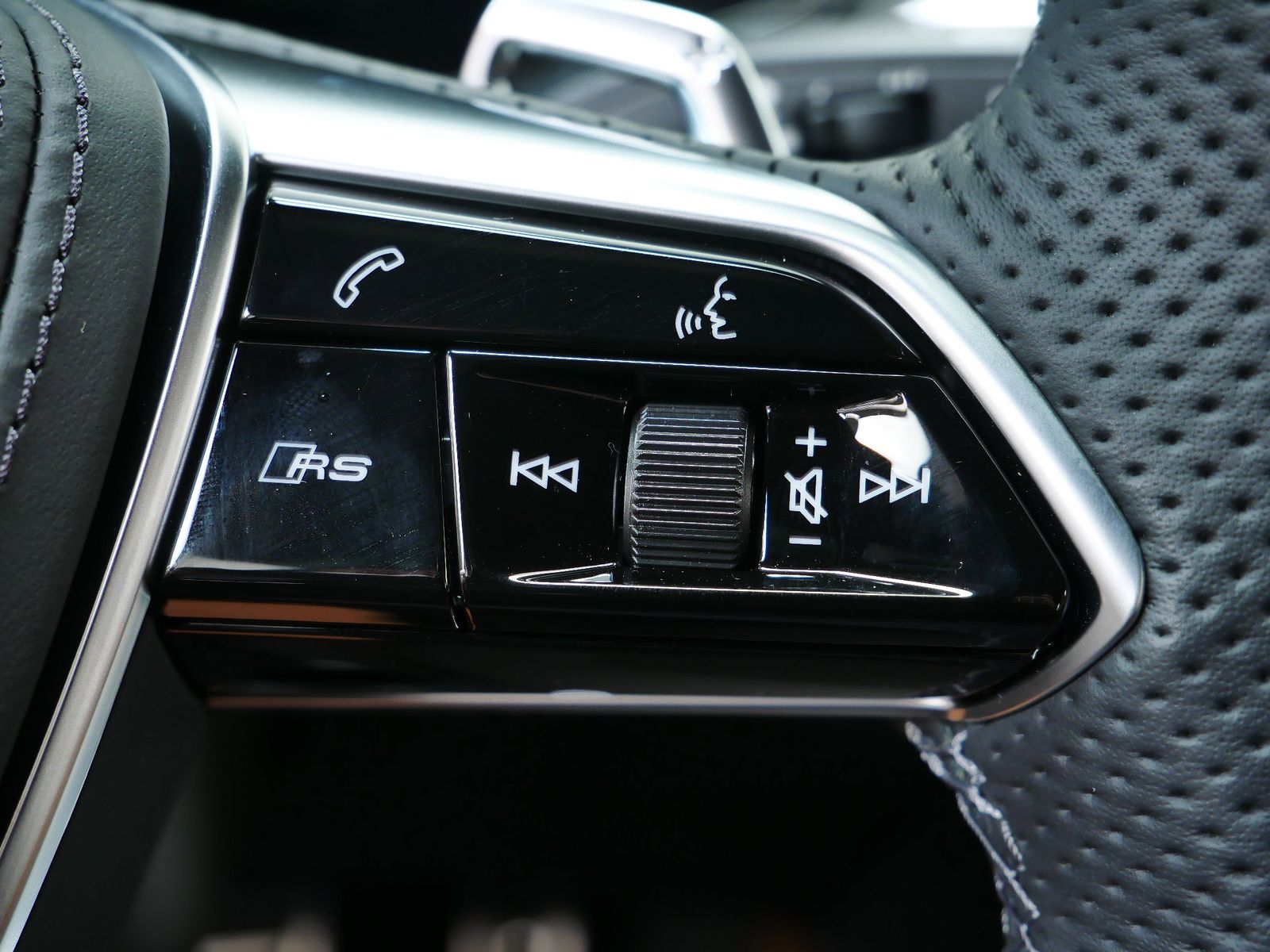 Thumbnail: 2026 Audi RS 6 - 19