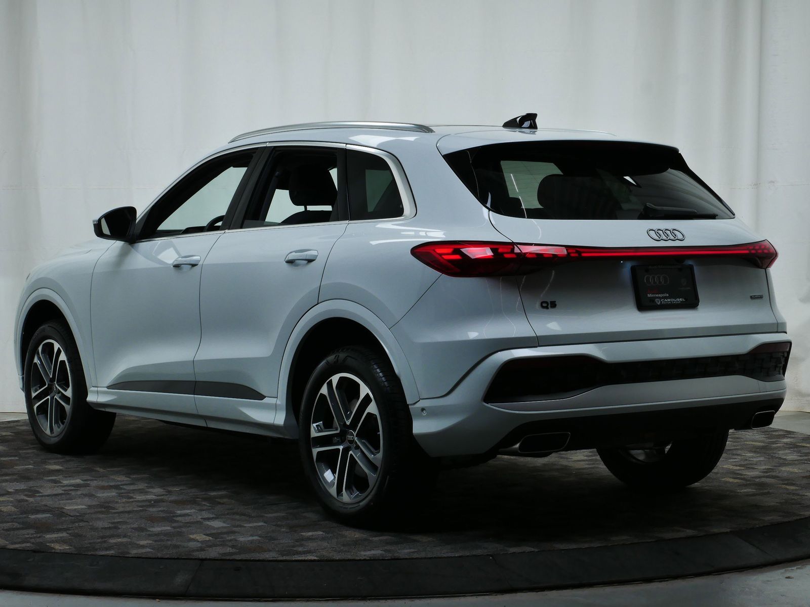 Thumbnail: 2025 Audi Q5 - 4