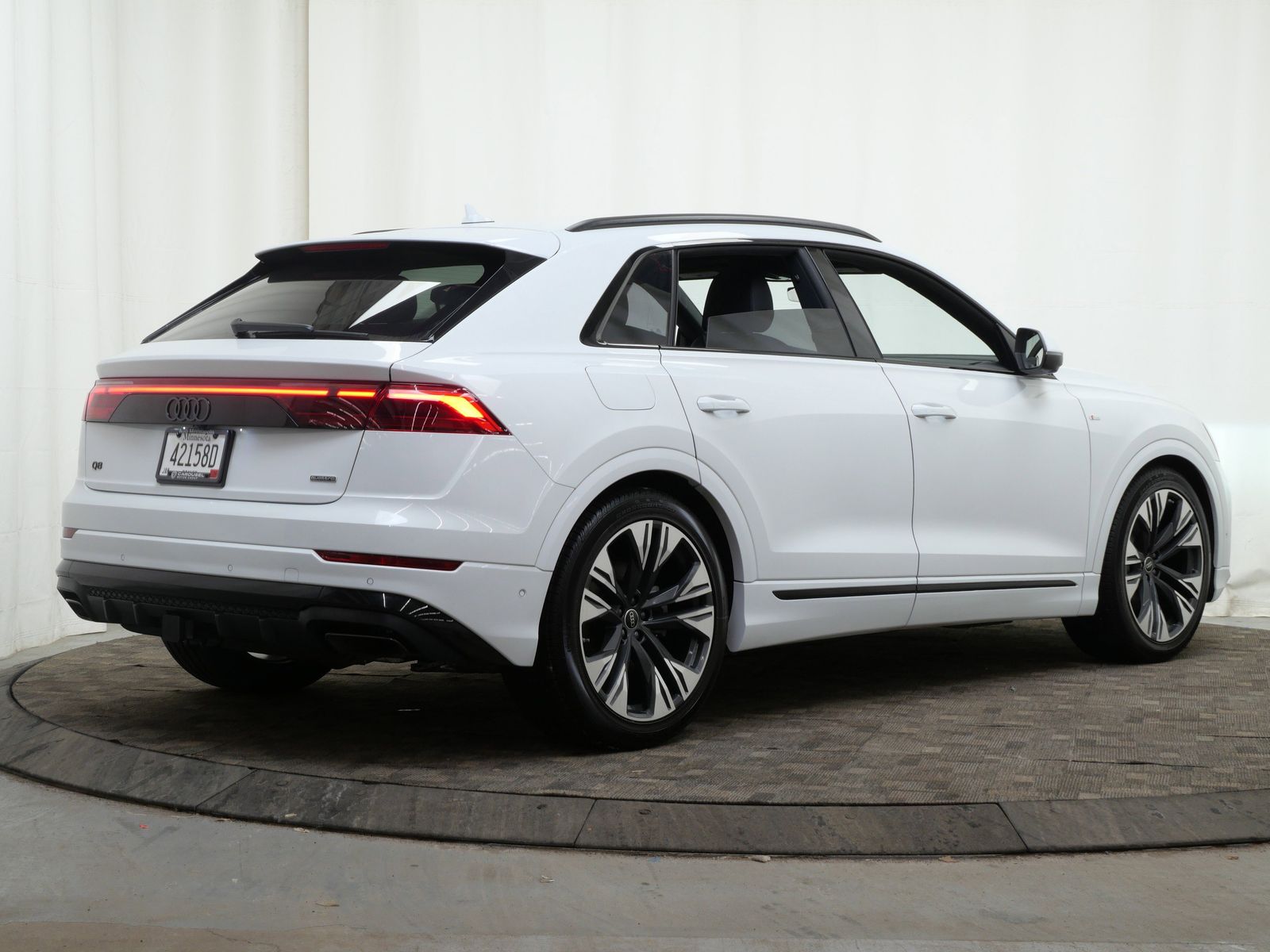 Thumbnail: 2026 Audi Q8 - 6