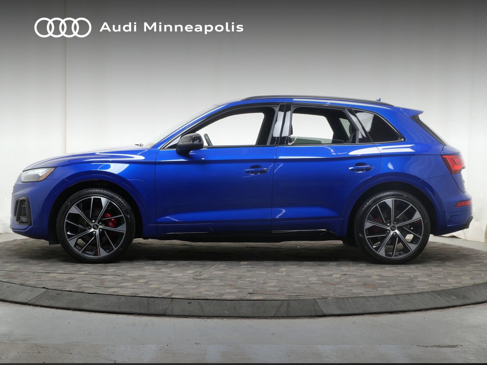 Thumbnail: 2023 Audi SQ5 - 3