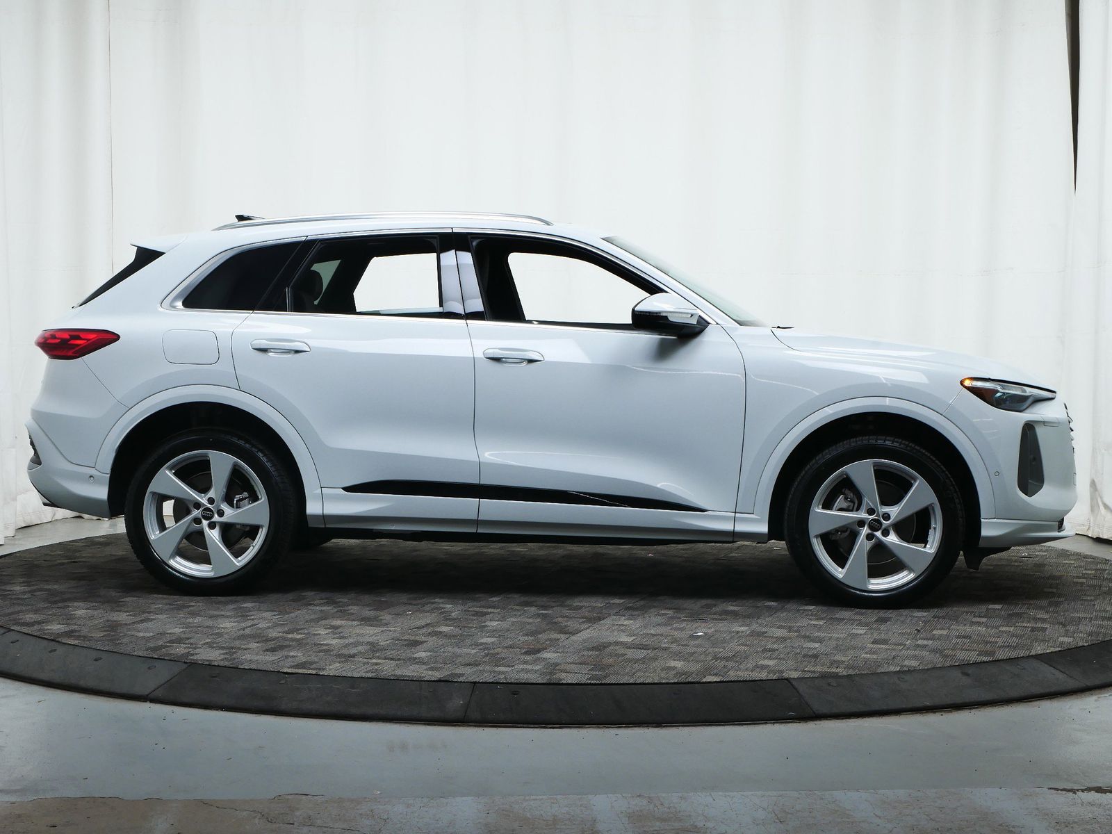 Thumbnail: 2025 Audi Q5 - 7