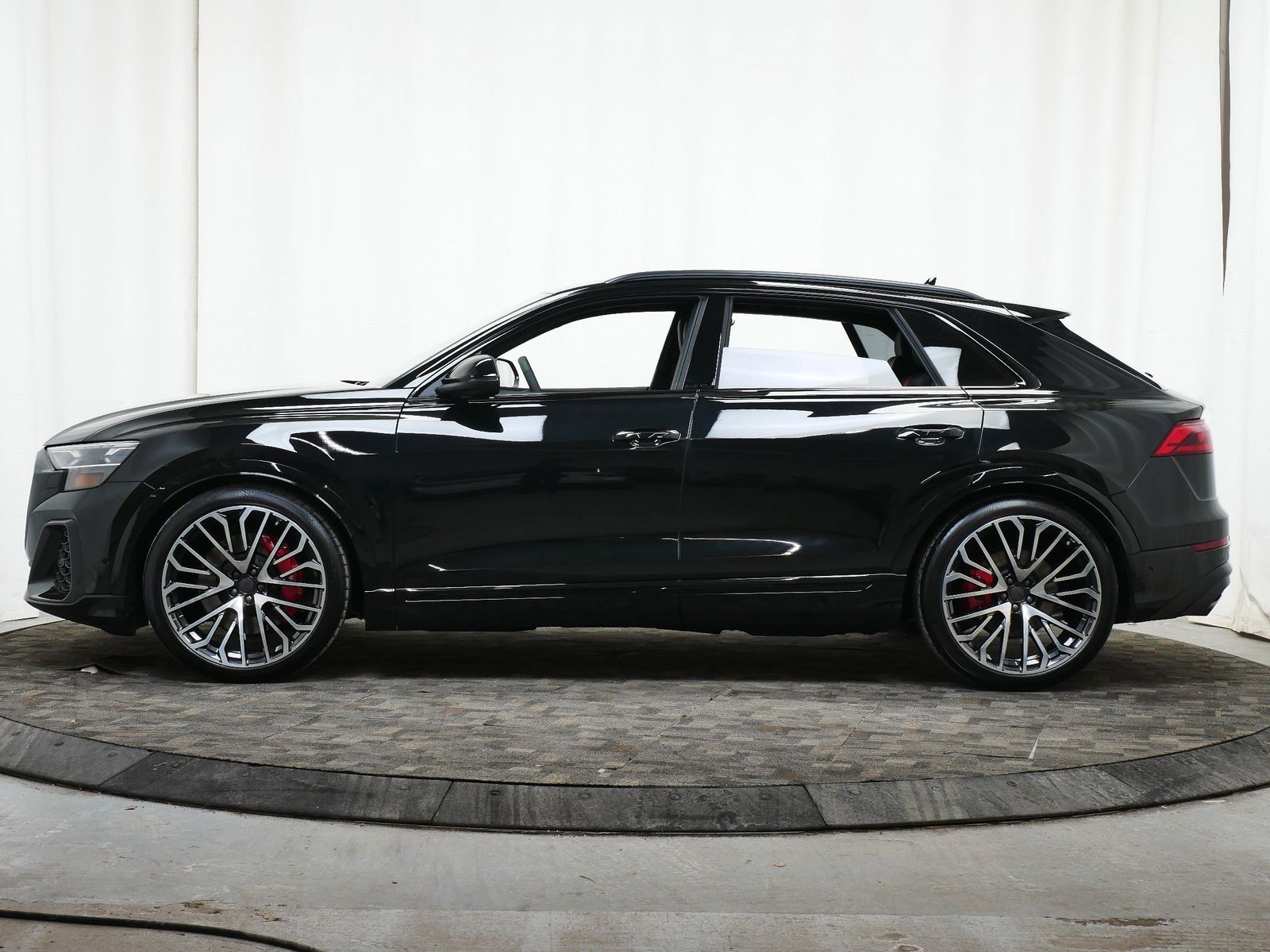 Thumbnail: 2026 Audi SQ8 - 3