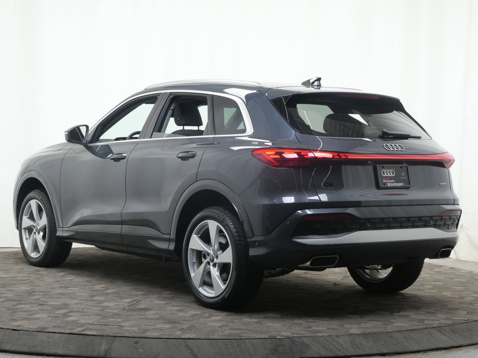 Thumbnail: 2025 Audi Q5 - 4