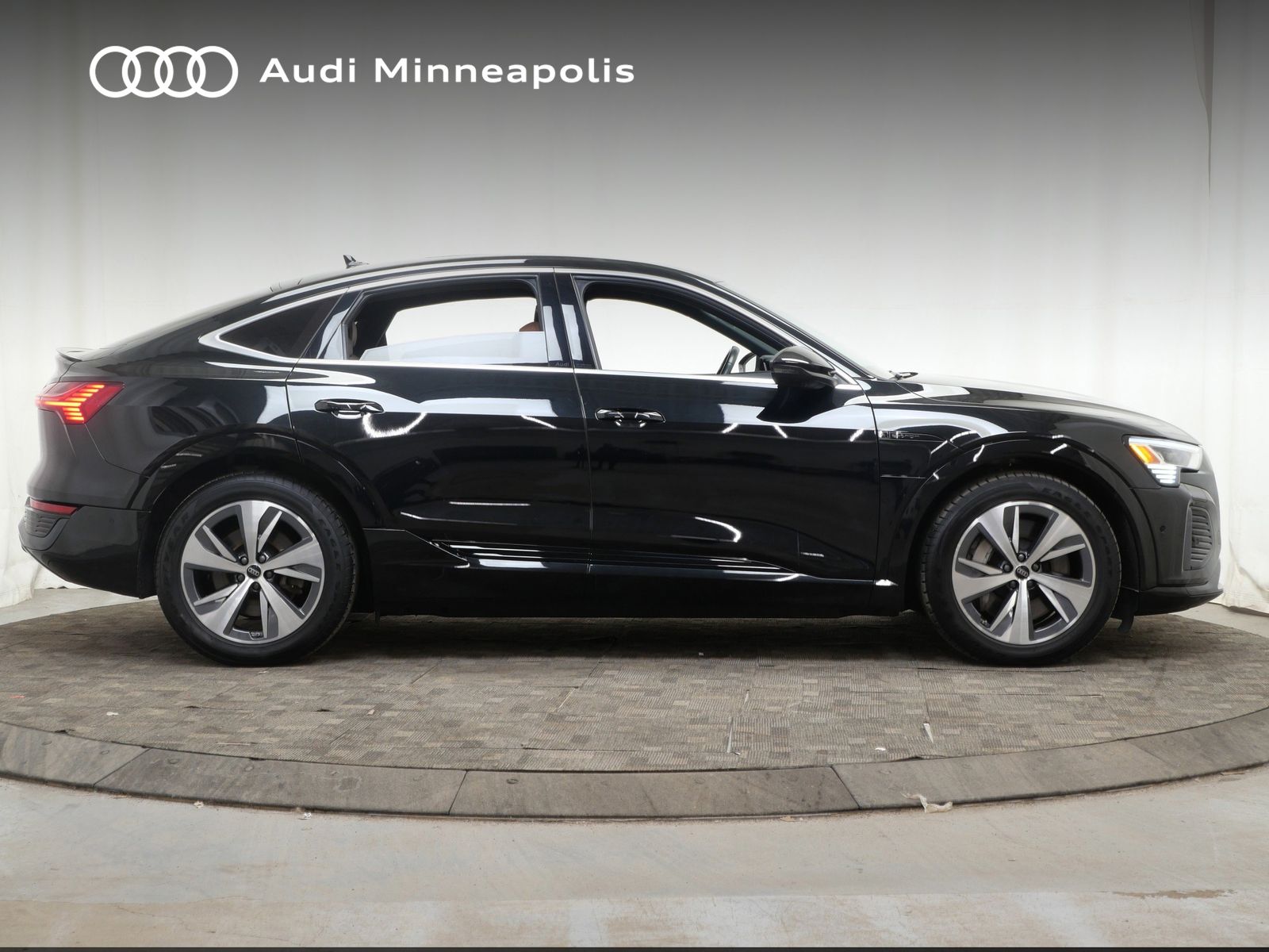 Thumbnail: 2024 Audi Q8 e-tron - 9