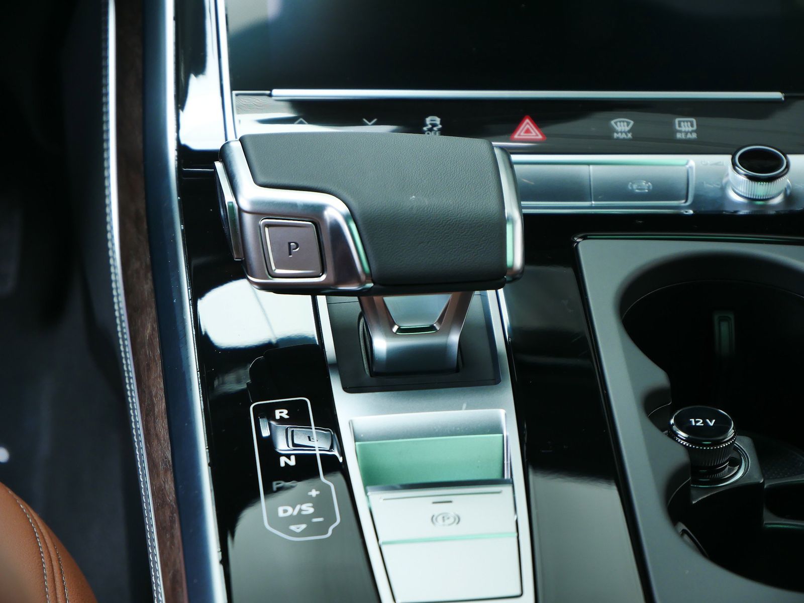 Thumbnail: 2025 Audi Q8 - 15