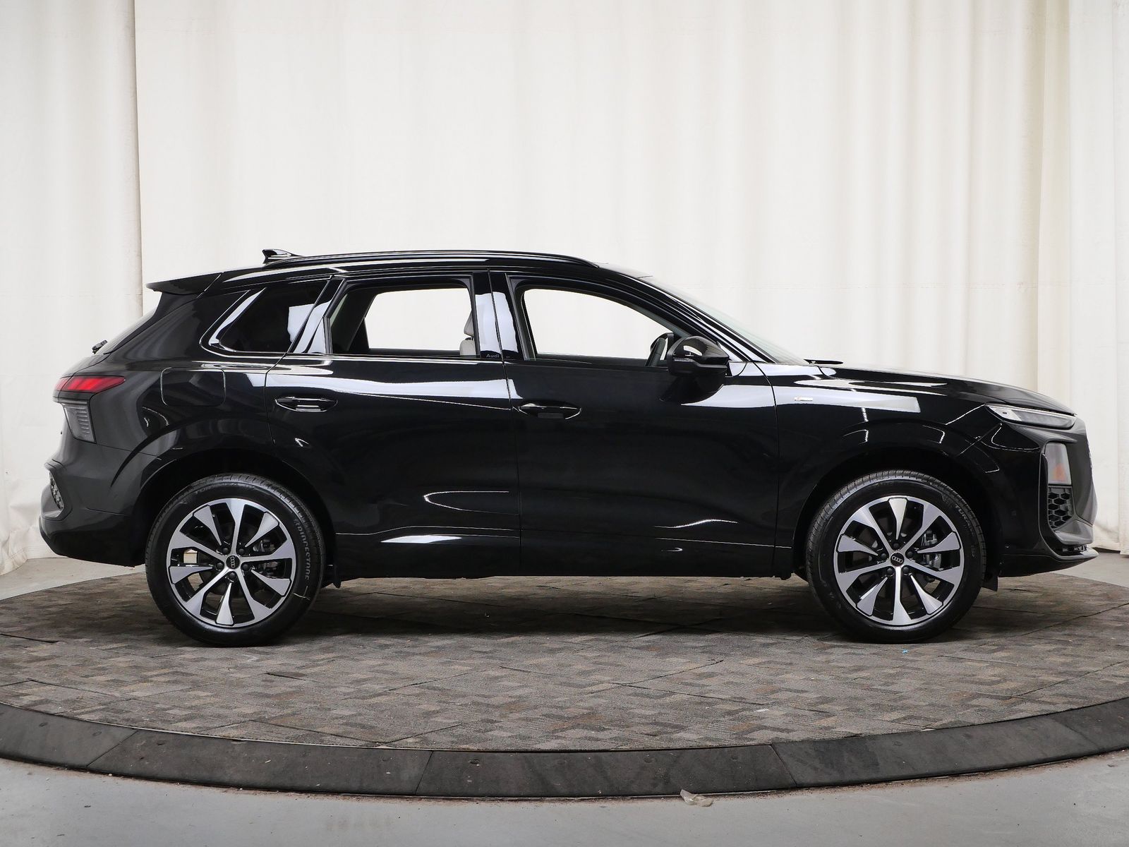 Thumbnail: 2026 Audi Q3 - 7