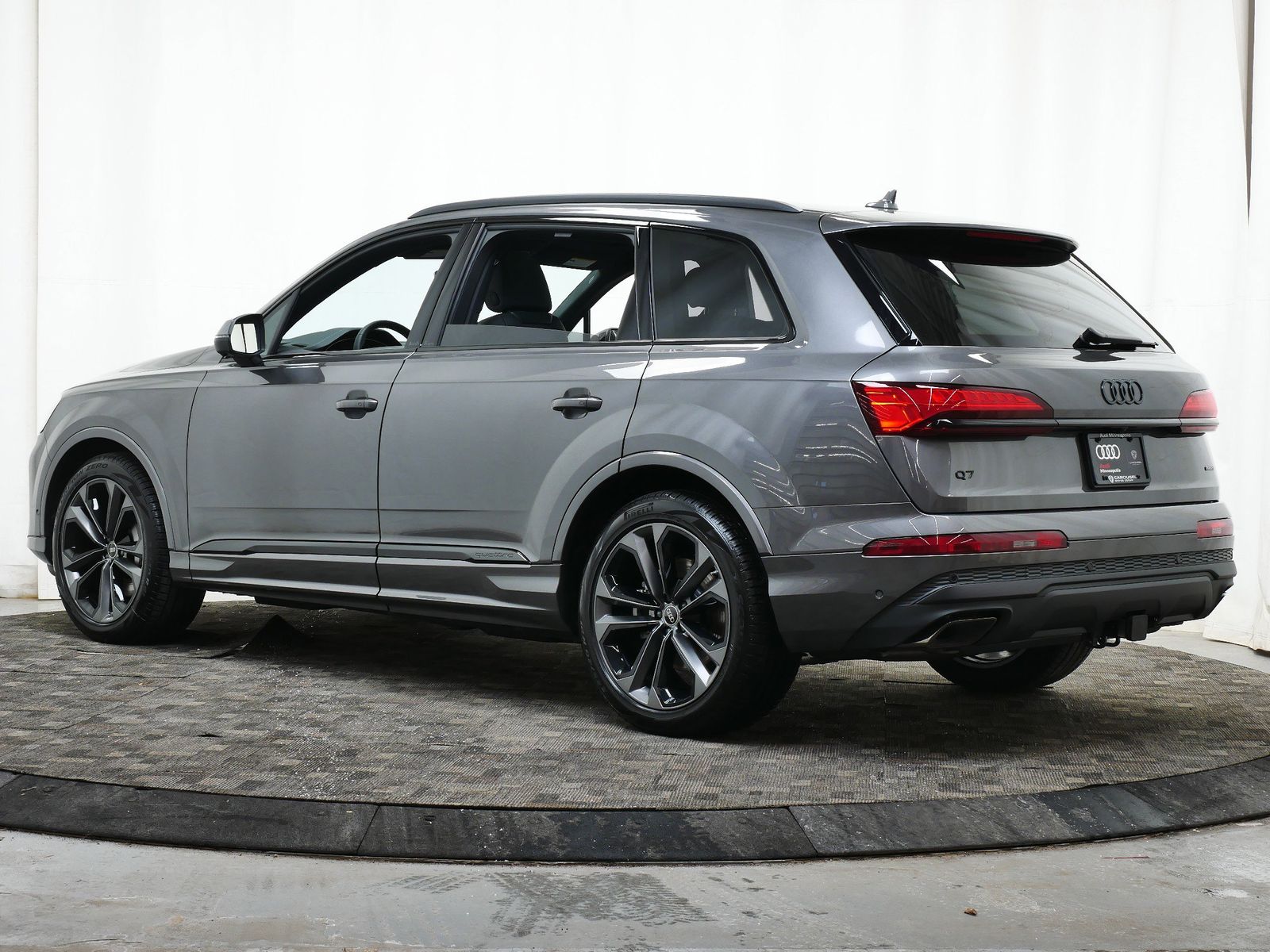 Thumbnail: 2026 Audi Q7 - 4