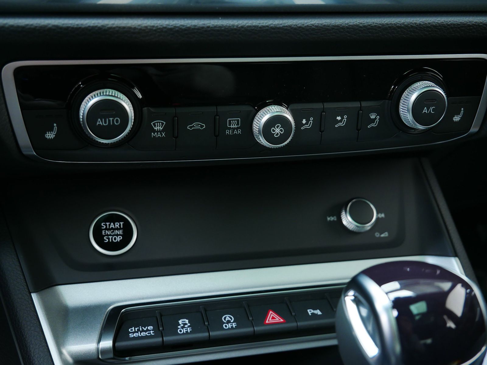 Thumbnail: 2025 Audi Q3 - 14