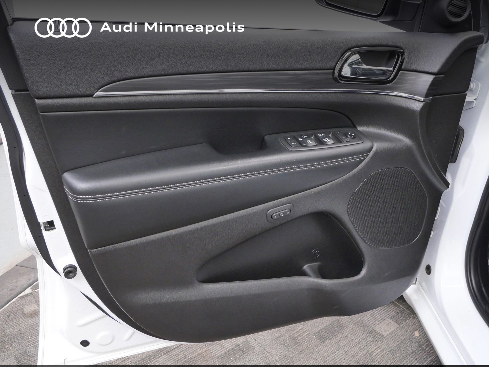 Thumbnail: 2021 Jeep Grand Cherokee - 12