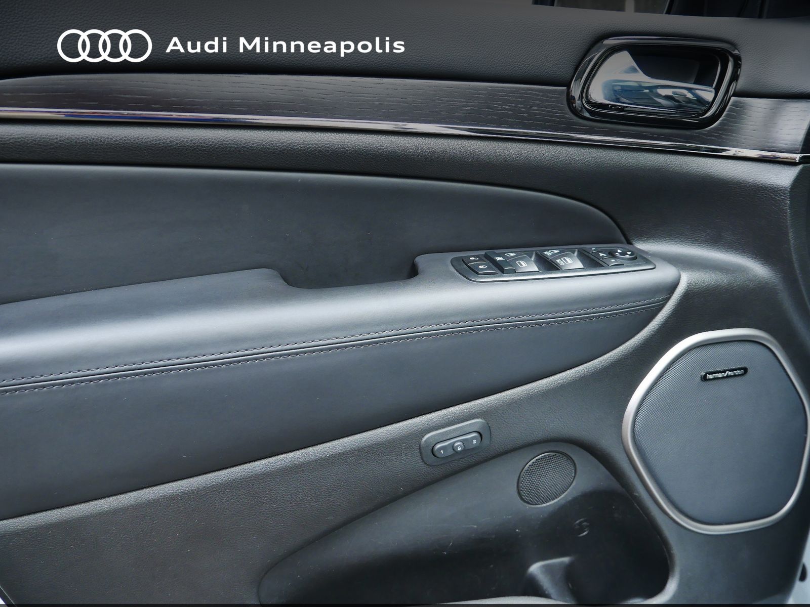 Thumbnail: 2020 Jeep Grand Cherokee - 12