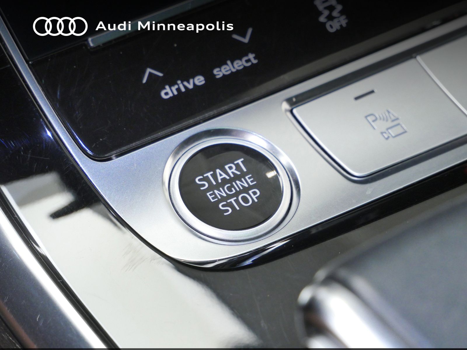Thumbnail: 2021 Audi Q8 - 28