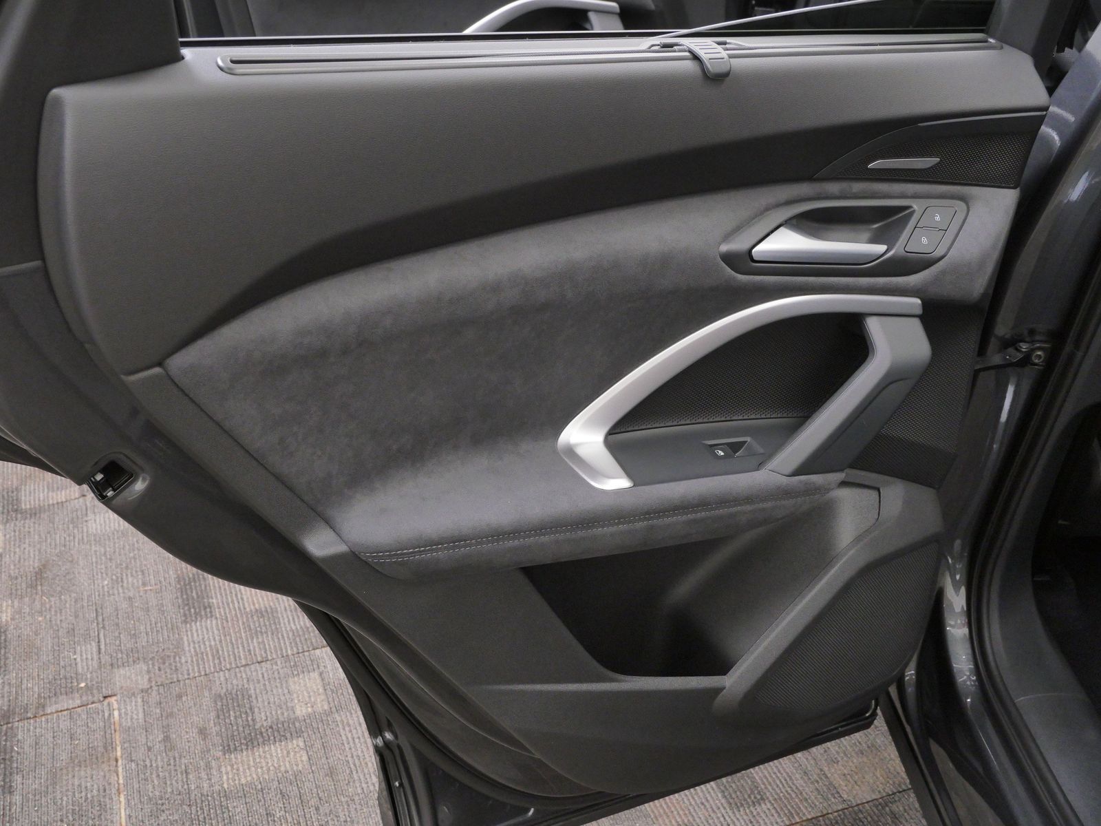 Thumbnail: 2026 Audi SQ5 - 12