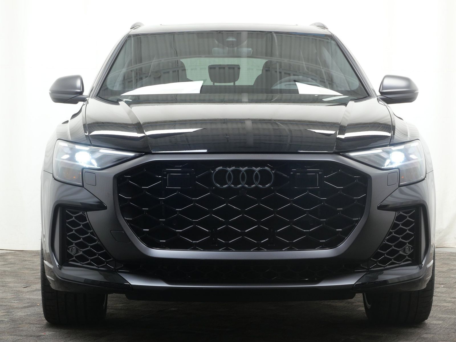 Thumbnail: 2026 Audi RS Q8 - 9