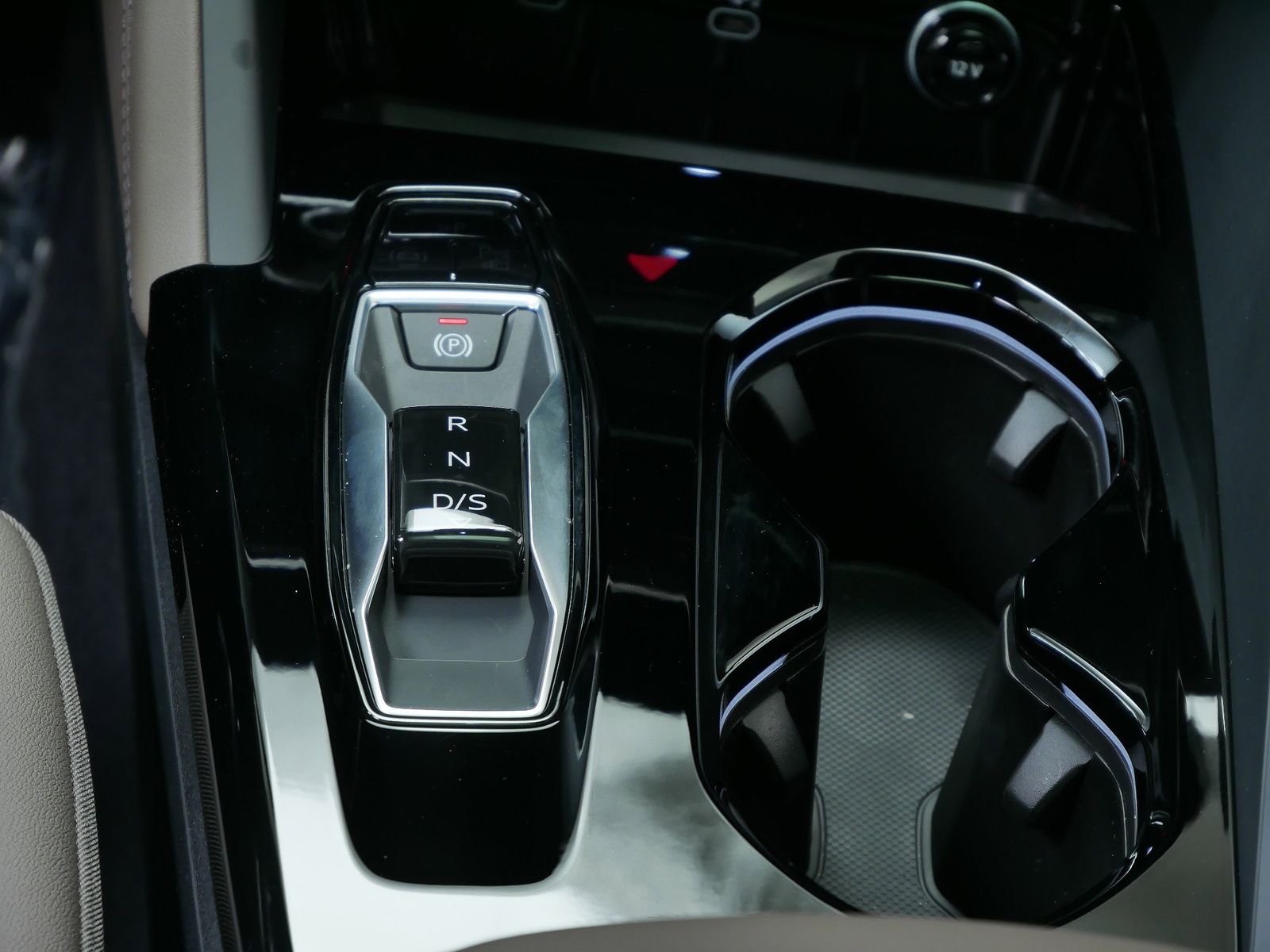 Thumbnail: 2025 Audi Q5 - 14