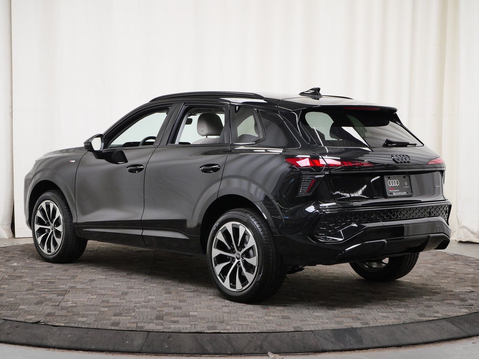 Thumbnail: 2026 Audi Q3 - 4