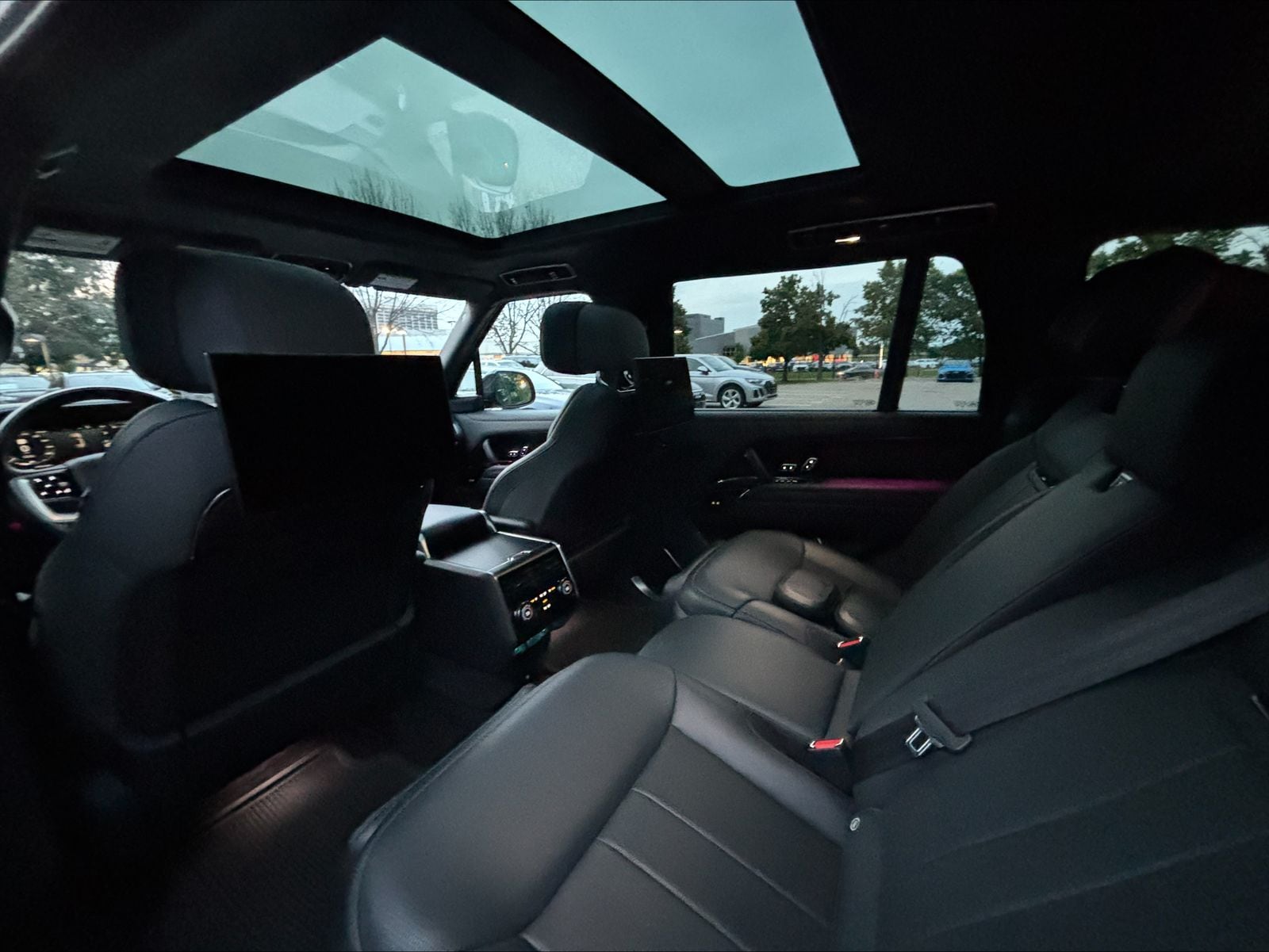 Thumbnail: 2023 Land Rover Range Rover - 7