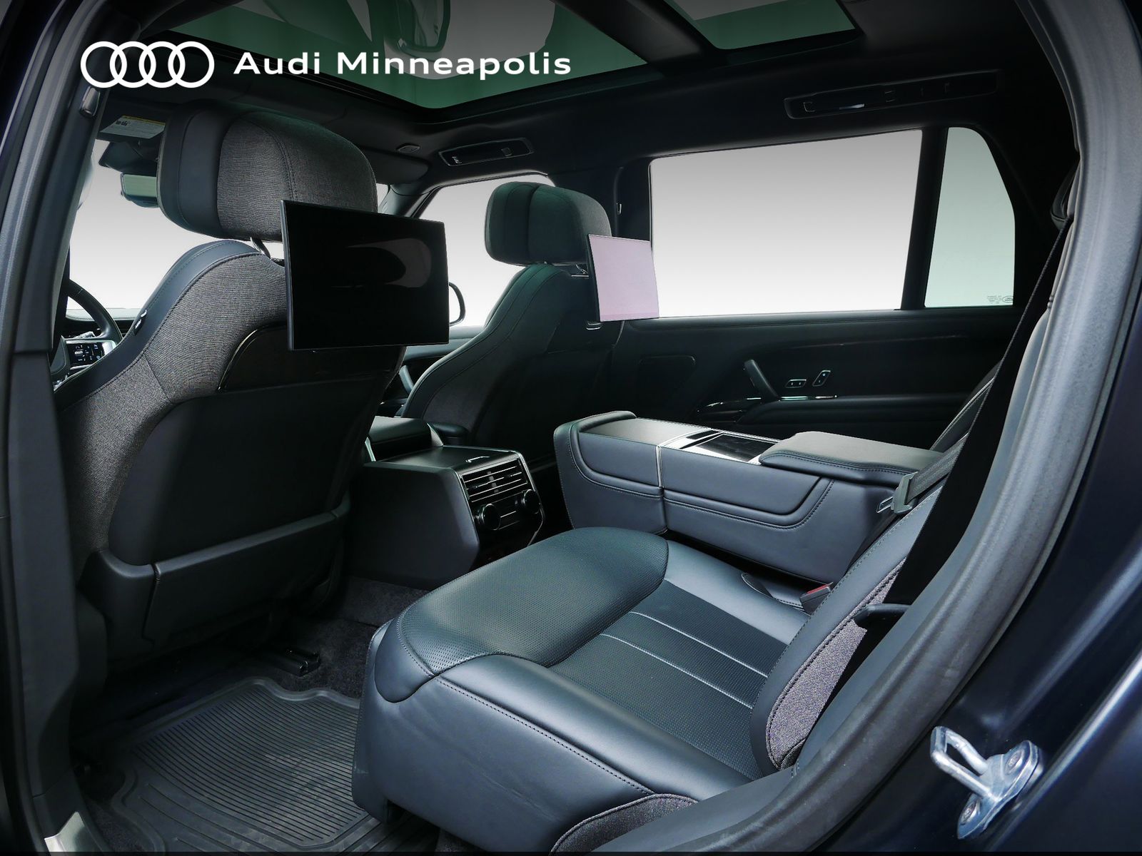 Thumbnail: 2023 Land Rover Range Rover - 12