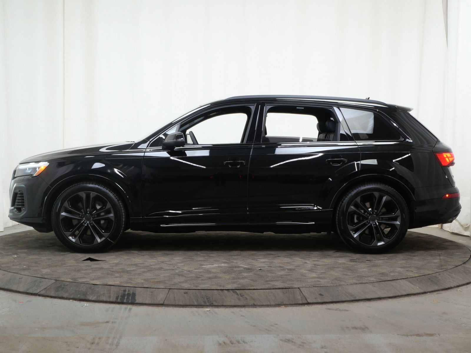 Thumbnail: 2026 Audi Q7 - 3