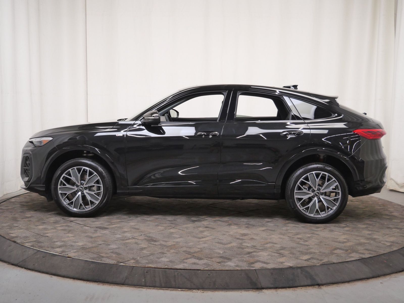 Thumbnail: 2026 Audi Q5 - 3