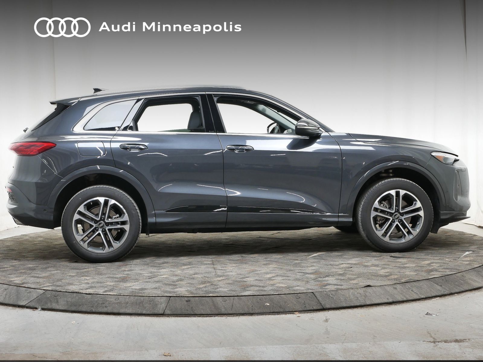 Thumbnail: 2025 Audi Q5 - 10