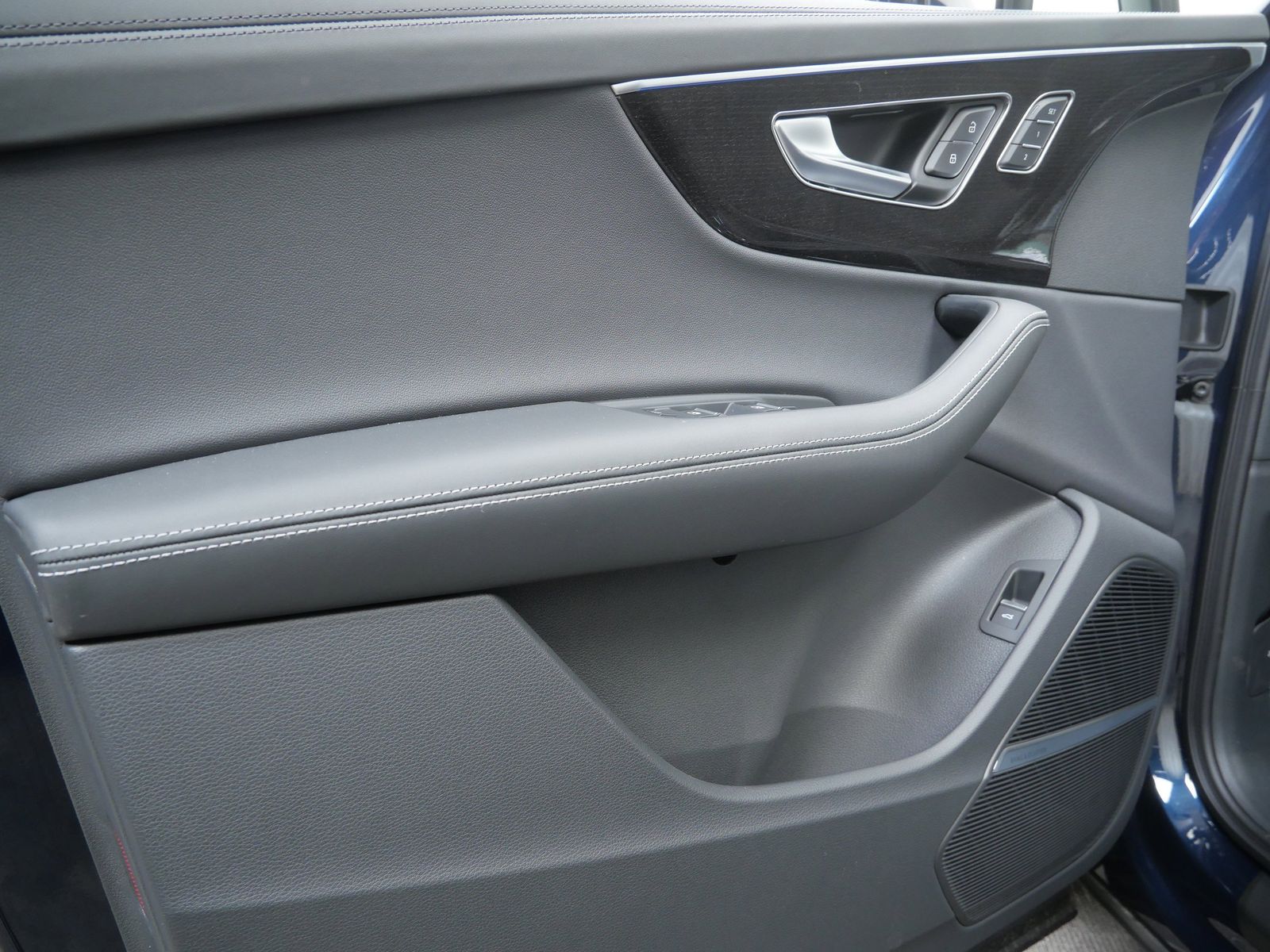 Thumbnail: 2026 Audi Q7 - 10