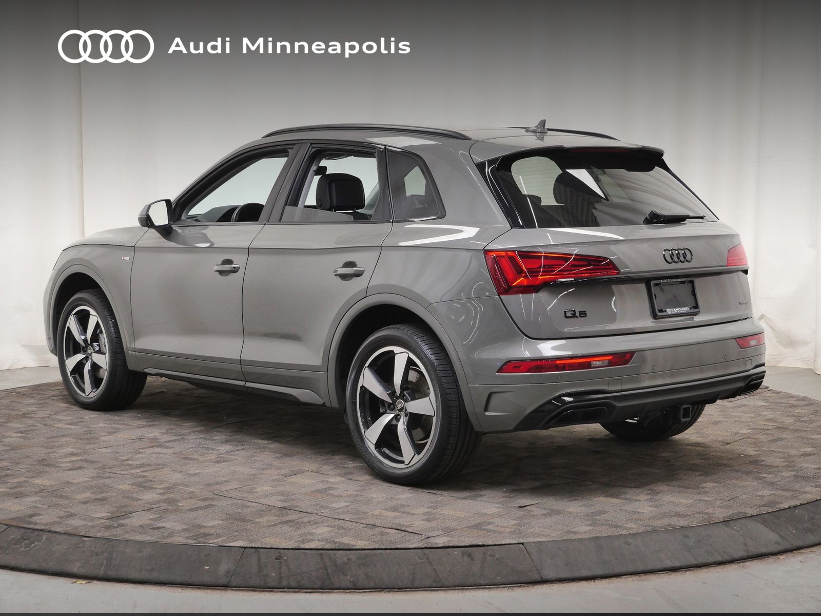 Thumbnail: 2023 Audi Q5 - 4