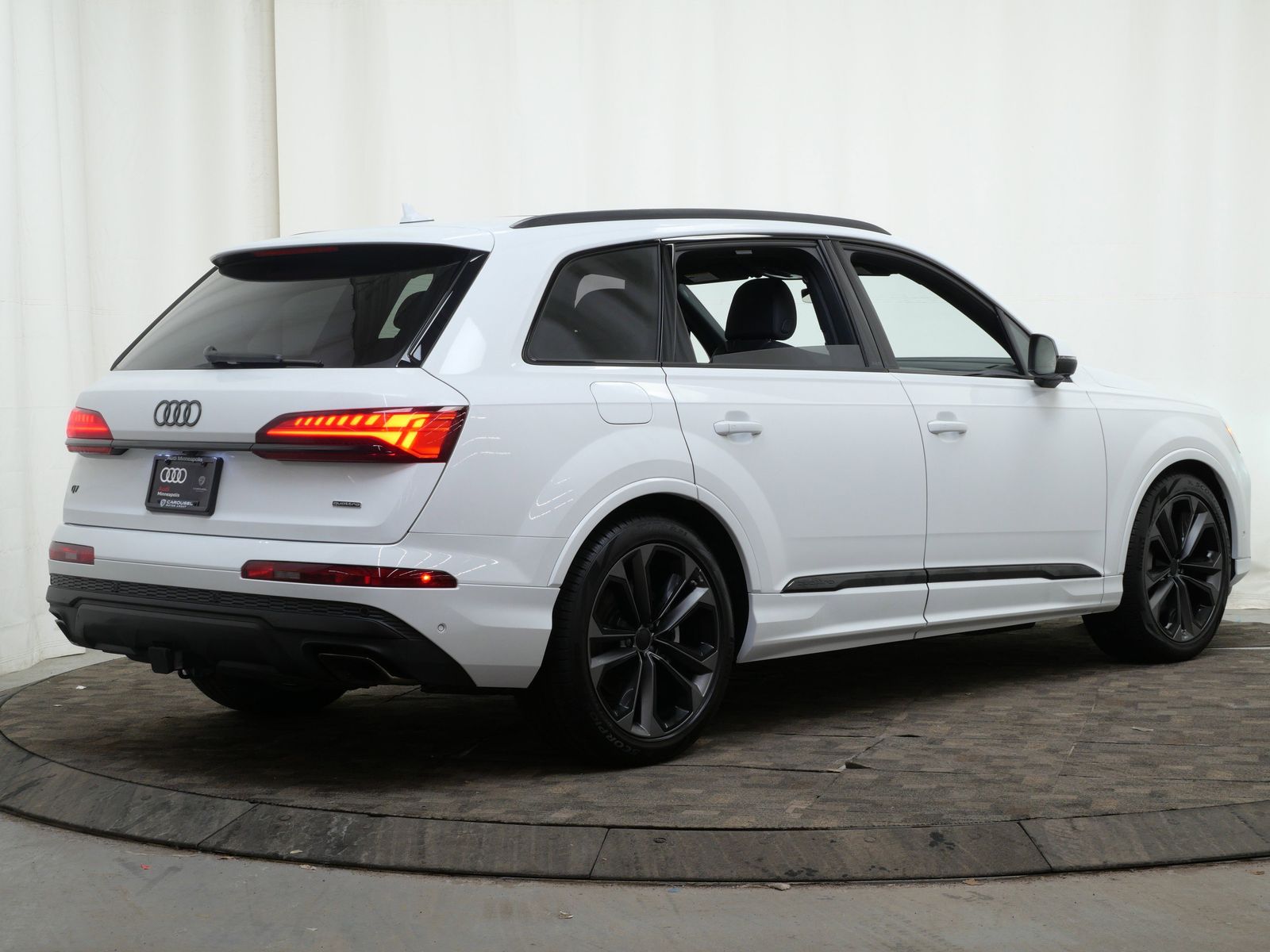 Thumbnail: 2026 Audi Q7 - 6