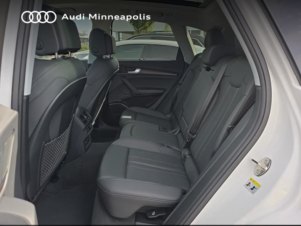 Thumbnail: 2023 Audi Q5 - 10