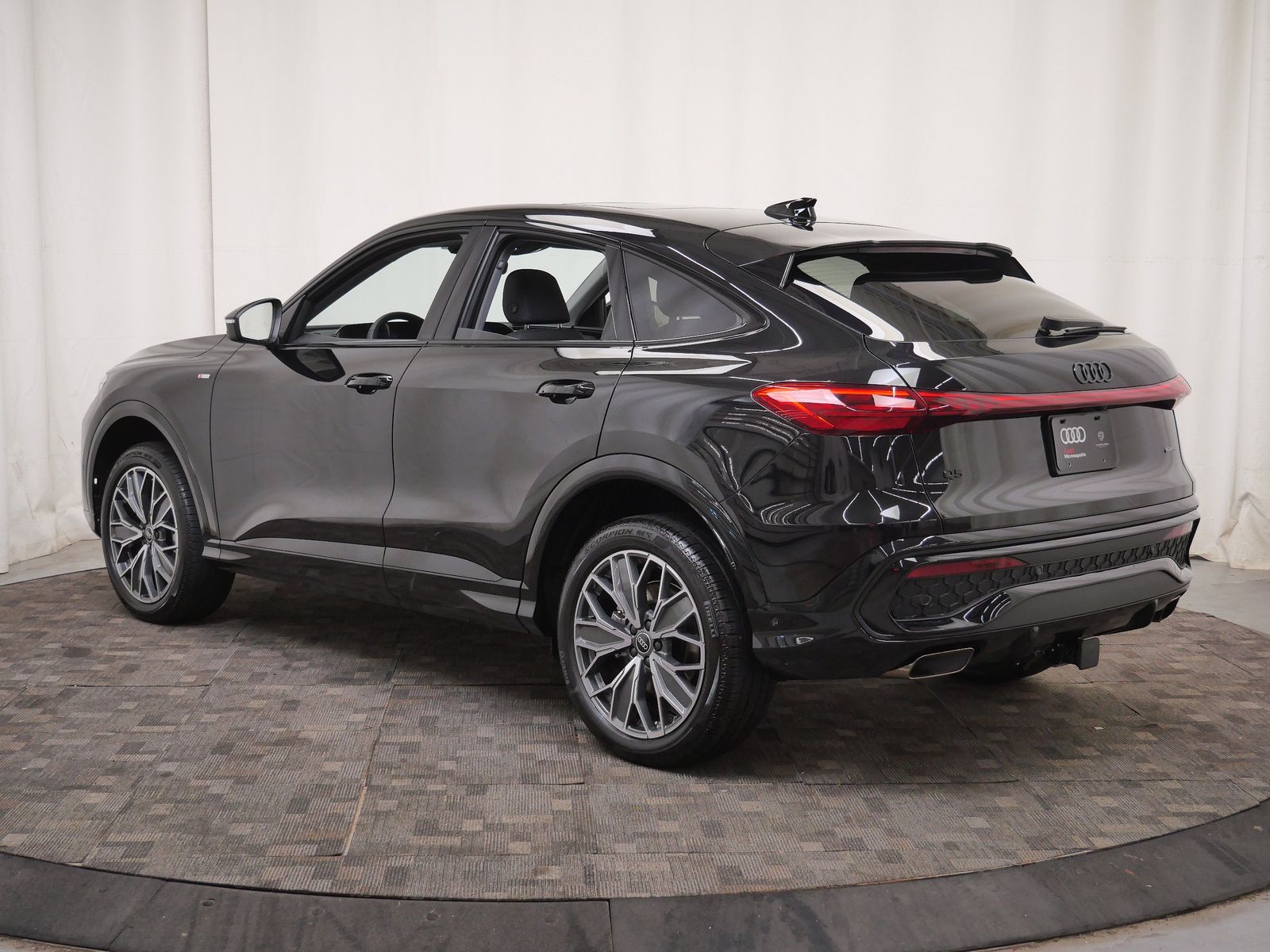 Thumbnail: 2026 Audi Q5 - 4