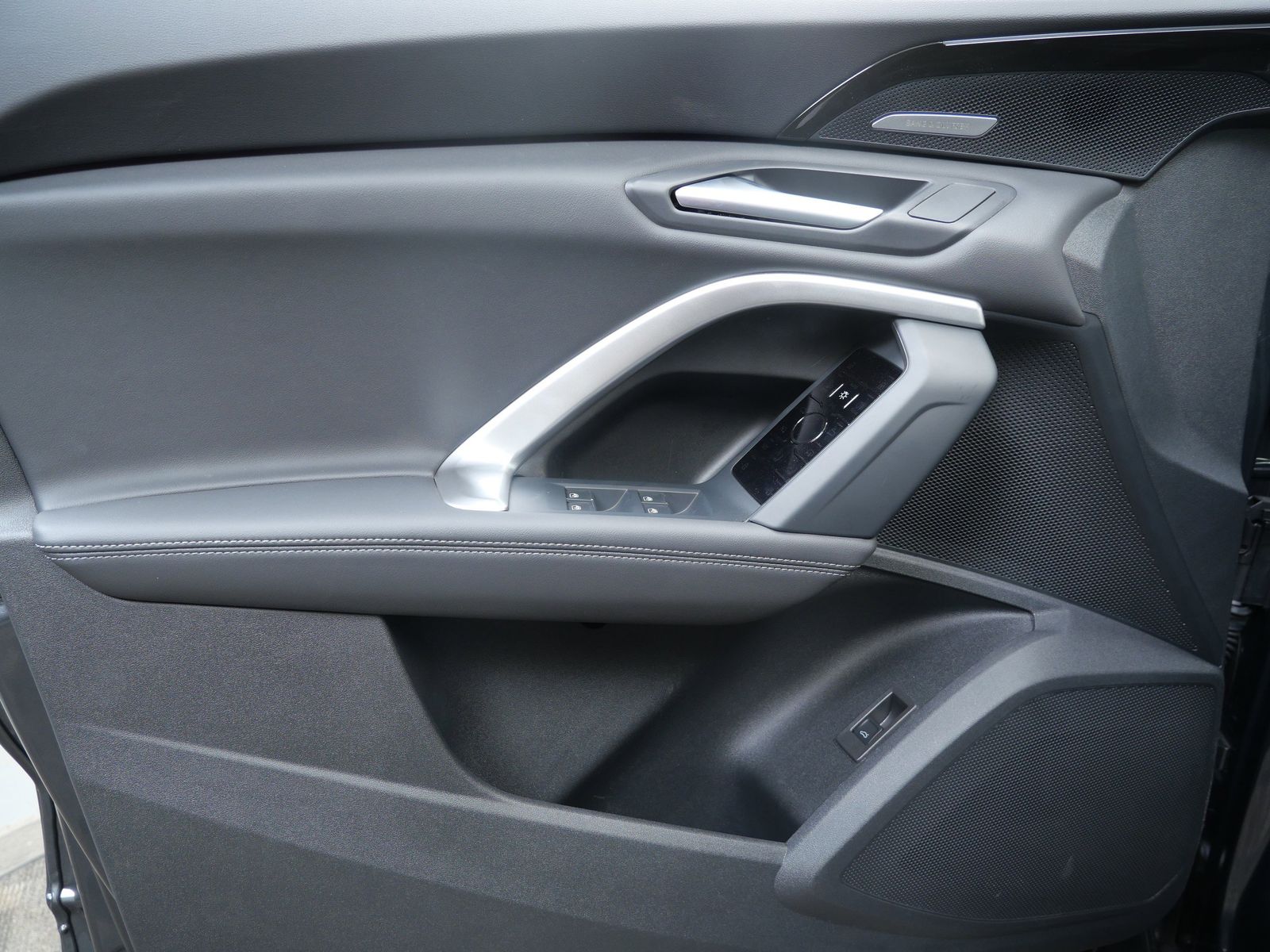 Thumbnail: 2025 Audi Q5 - 10