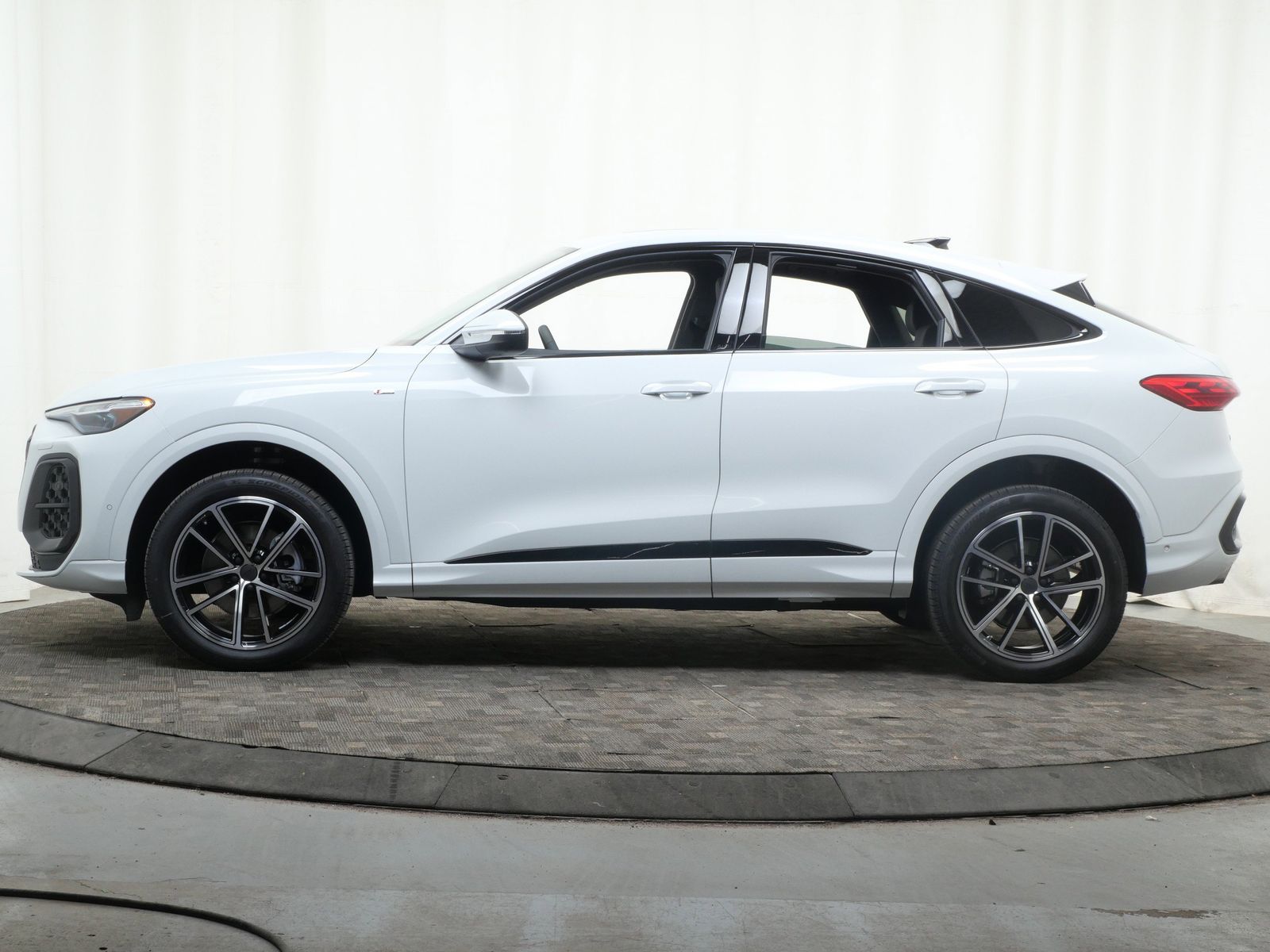 Thumbnail: 2026 Audi Q5 - 3