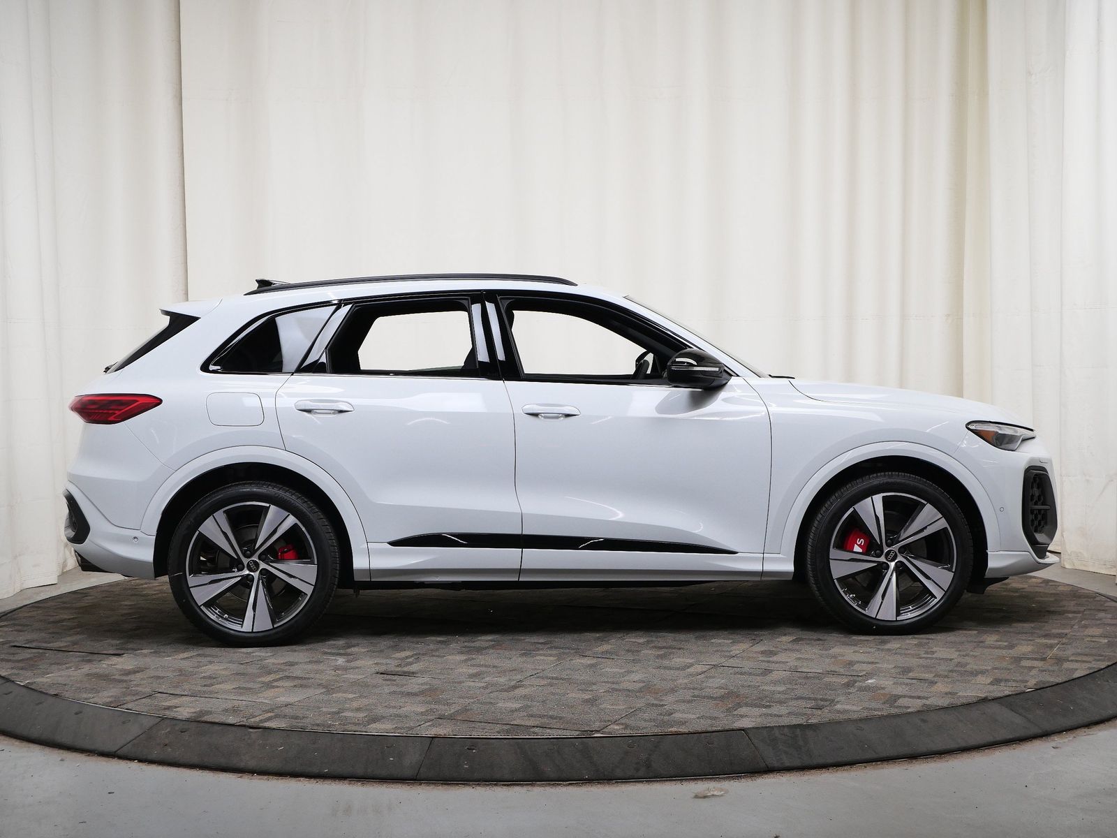 Thumbnail: 2026 Audi SQ5 - 7