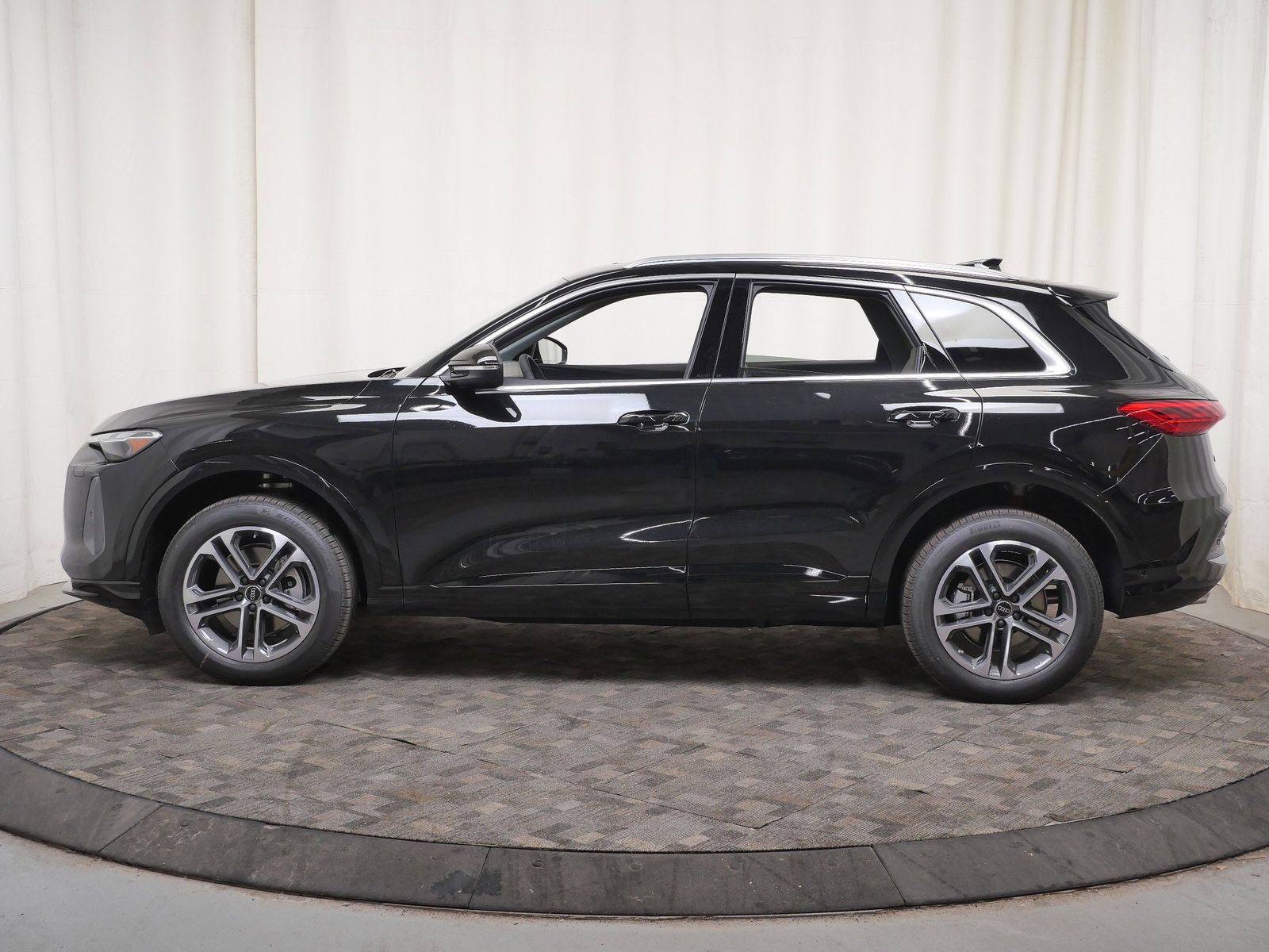 Thumbnail: 2026 Audi Q5 - 3