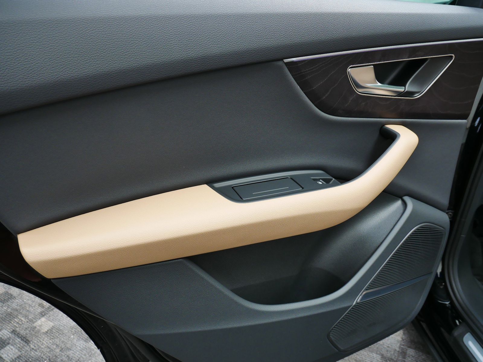 Thumbnail: 2025 Audi Q7 - 13