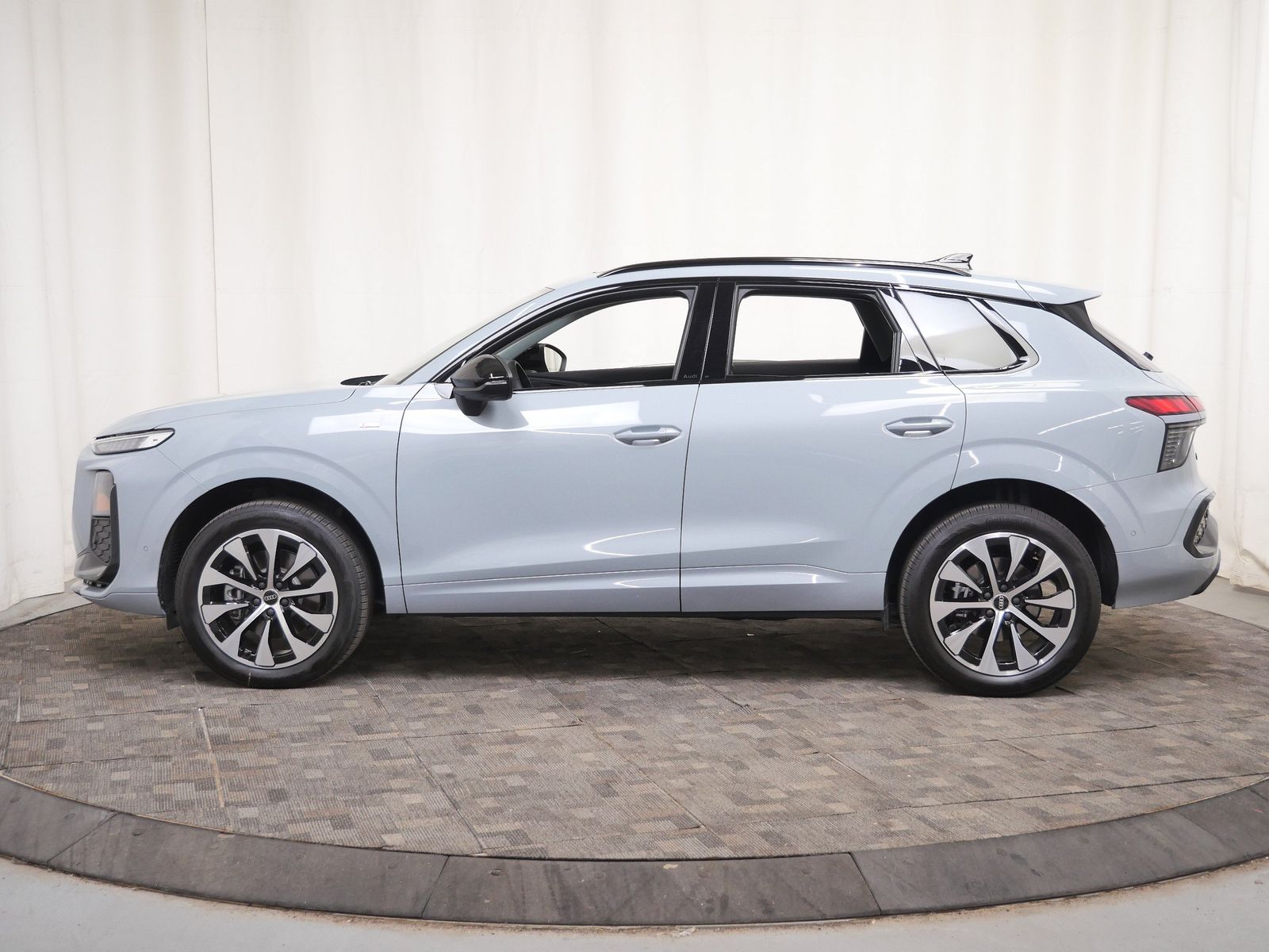Thumbnail: 2026 Audi Q3 - 3