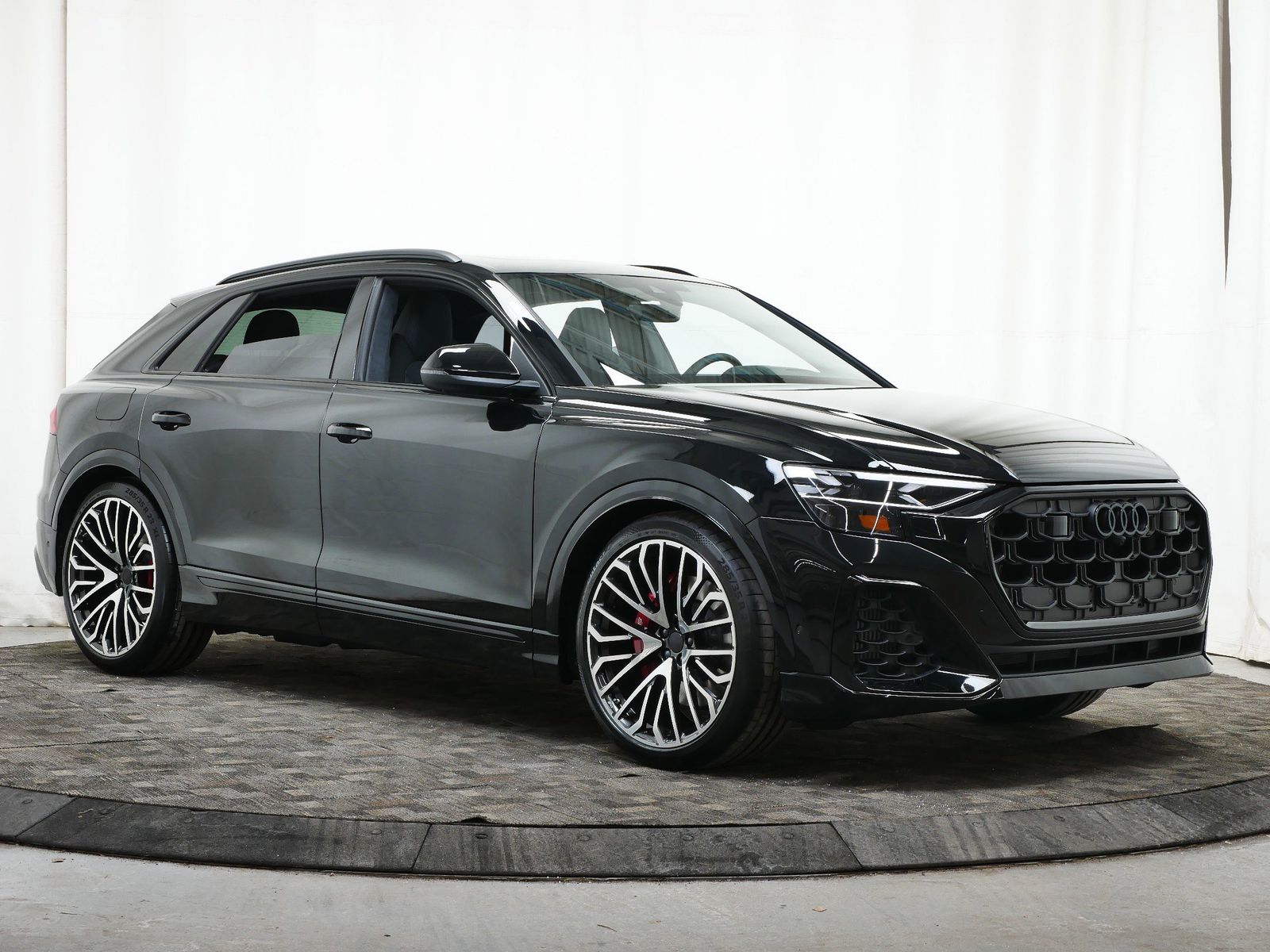 Thumbnail: 2026 Audi SQ8 - 8