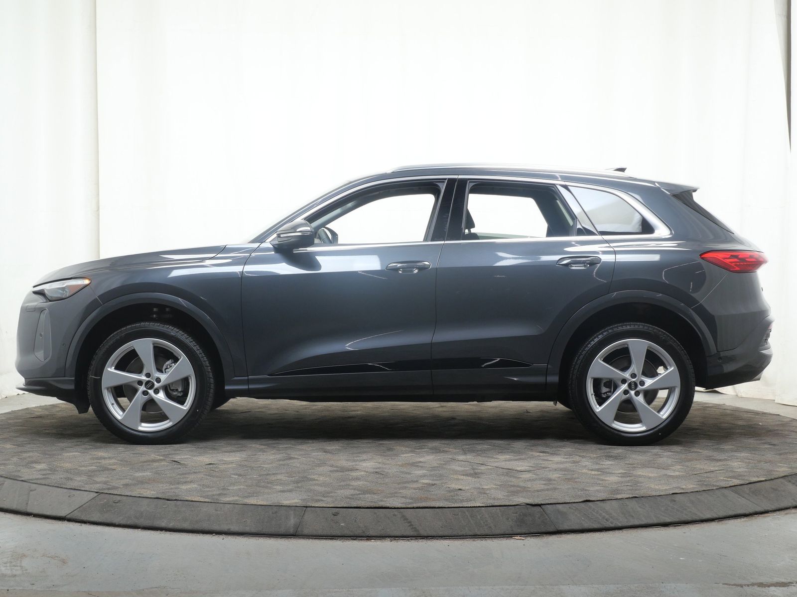 Thumbnail: 2025 Audi Q5 - 3