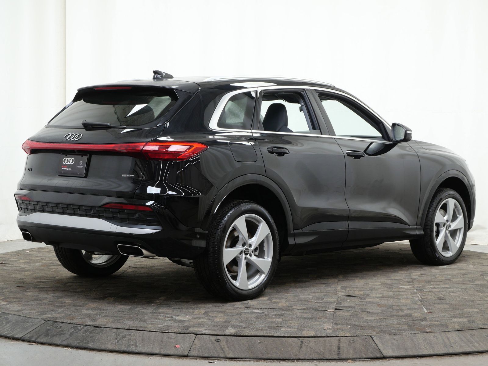 Thumbnail: 2025 Audi Q5 - 6