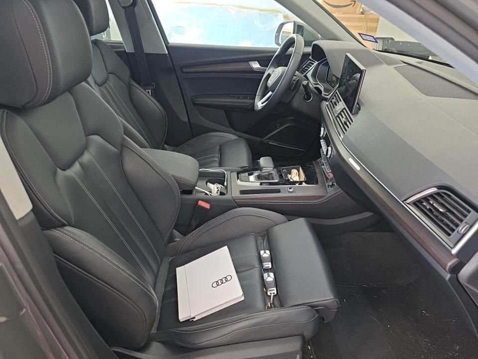 Thumbnail: 2023 Audi Q5 - 8