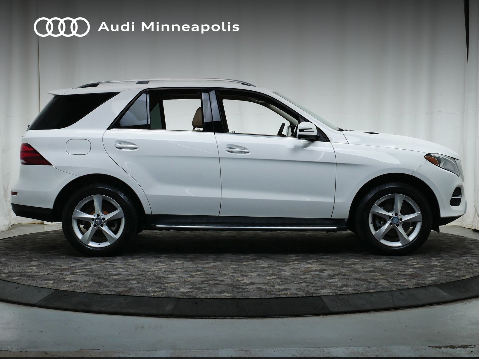 Thumbnail: 2016 Mercedes-Benz GLE - 8