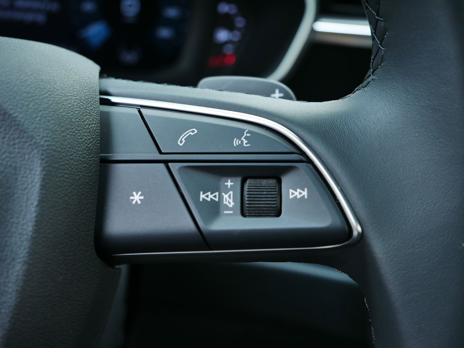 Thumbnail: 2025 Audi Q3 - 17