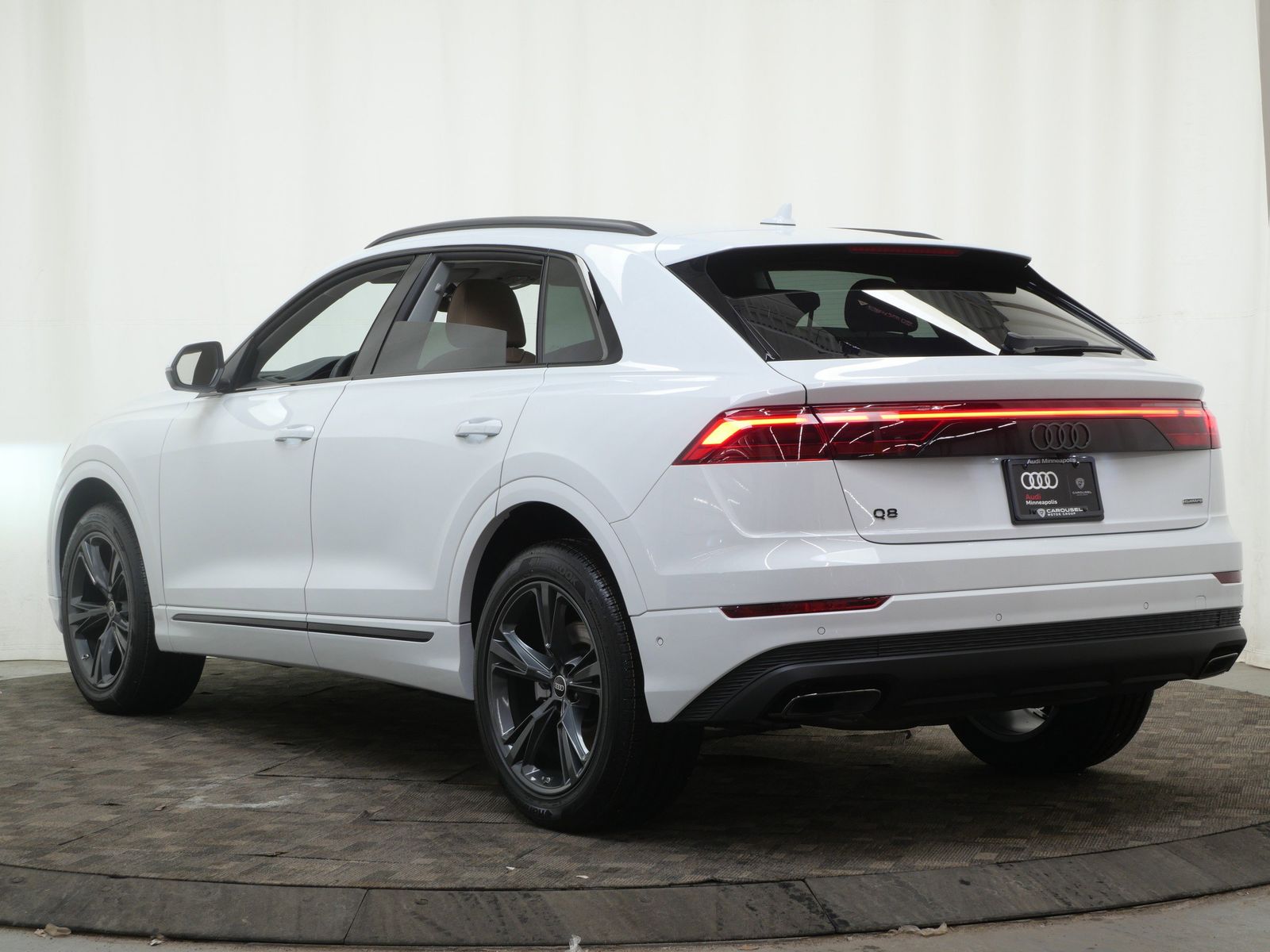 Thumbnail: 2026 Audi Q8 - 4