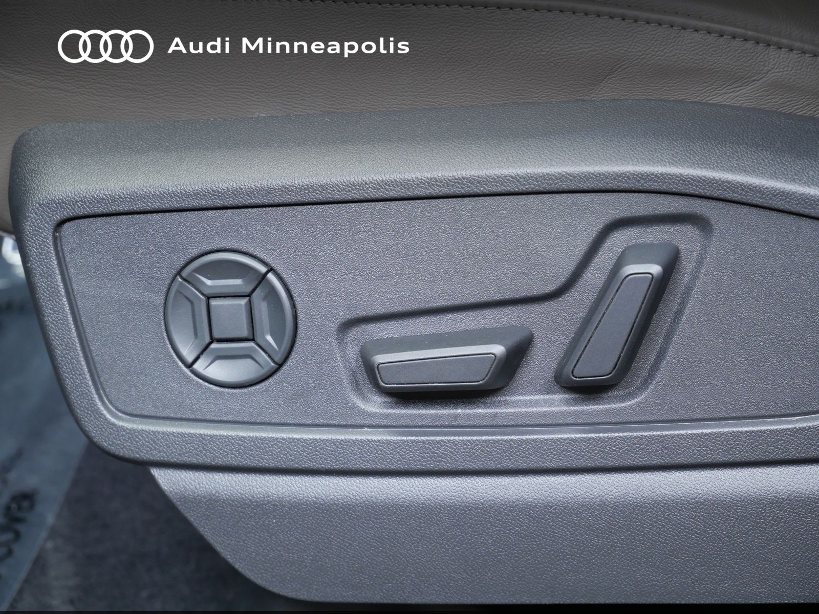 Thumbnail: 2025 Audi Q5 - 13