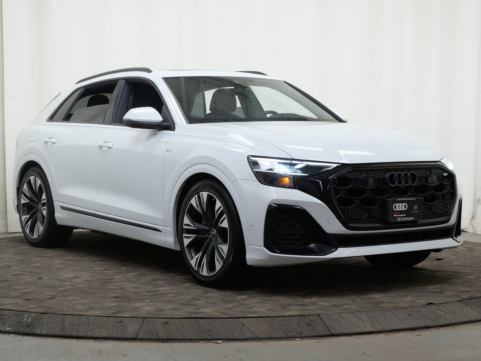 Thumbnail: 2026 Audi Q8 - 8
