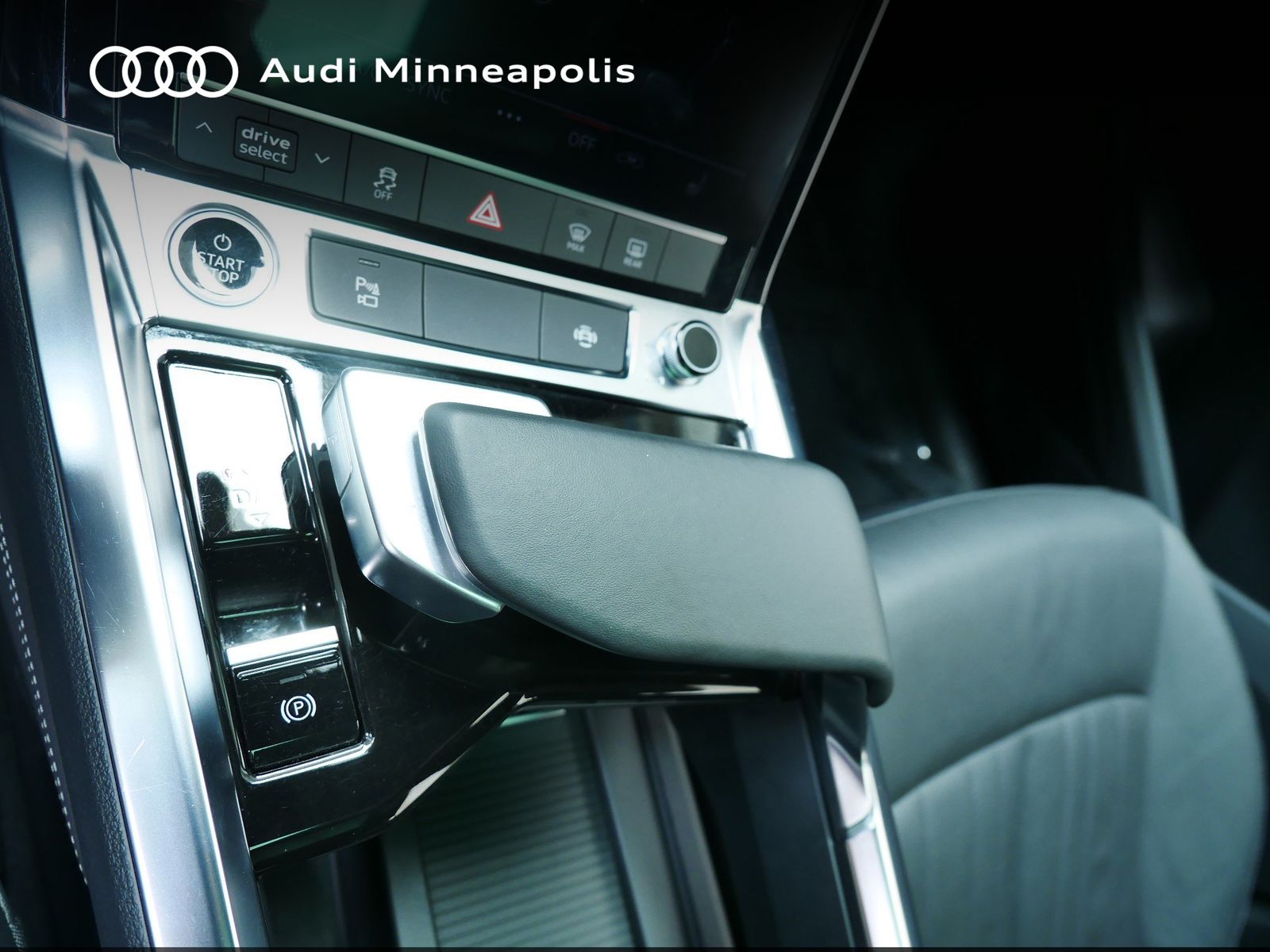 Thumbnail: 2023 Audi e-tron S - 26