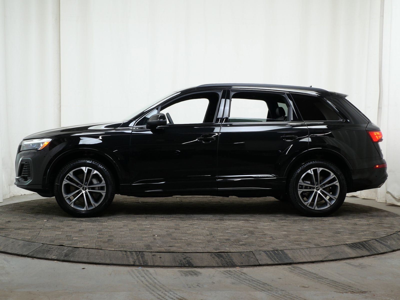 Thumbnail: 2026 Audi Q7 - 3