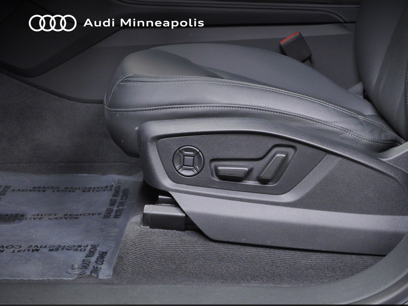 Thumbnail: 2023 Audi Q8 - 13