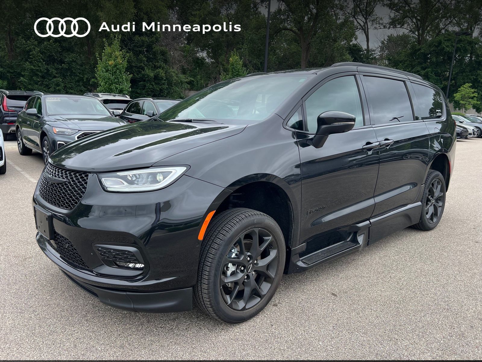 Thumbnail: 2023 Chrysler Pacifica - 6