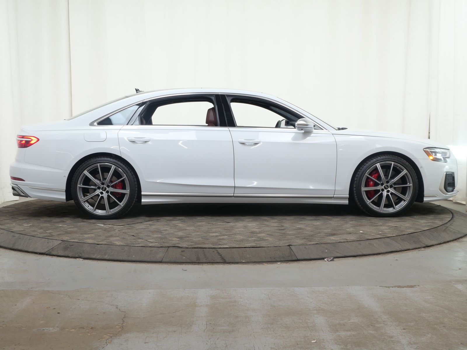 Thumbnail: 2025 Audi S8 - 7